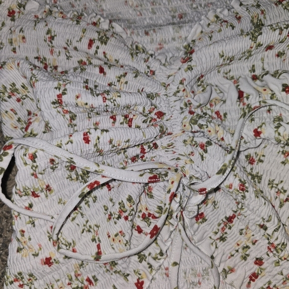 White Floral Ruched Blouse - Picture 3 of 4